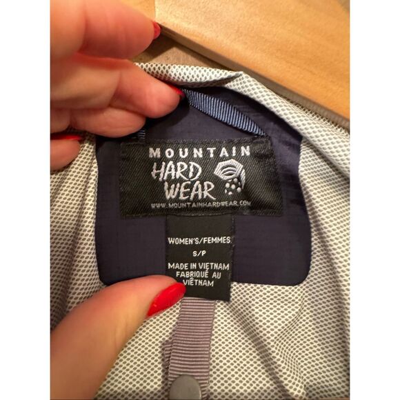 Mountain Hardware Nylon Jacket - Picture 6 of 9